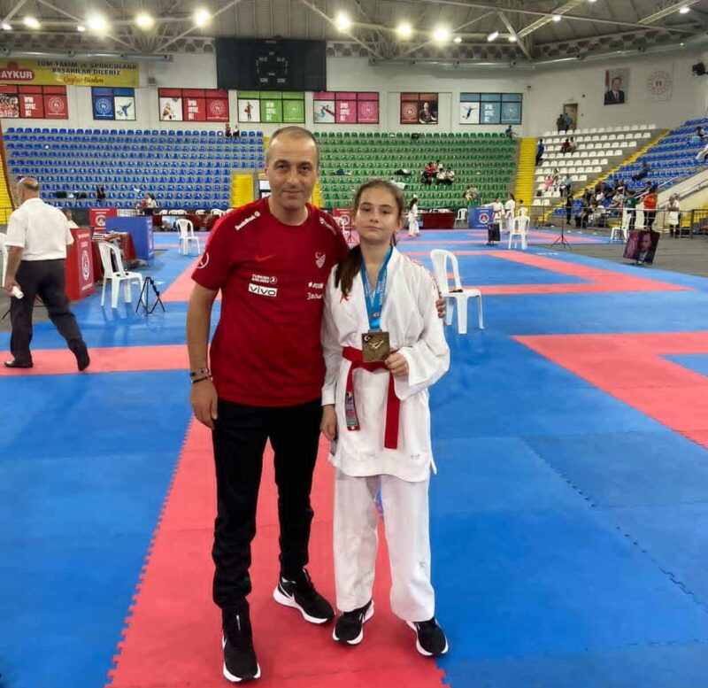 Rize’de düzenlenen ‘Uluslararası Karadeniz Hazar Ülkeleri Karate Şampiyonası’nda Bilecik’i temsil