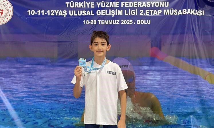 Bilecikli genç yüzücü Mehmet Efe Kal, “11-12 Yaş Ulusal Gelişim