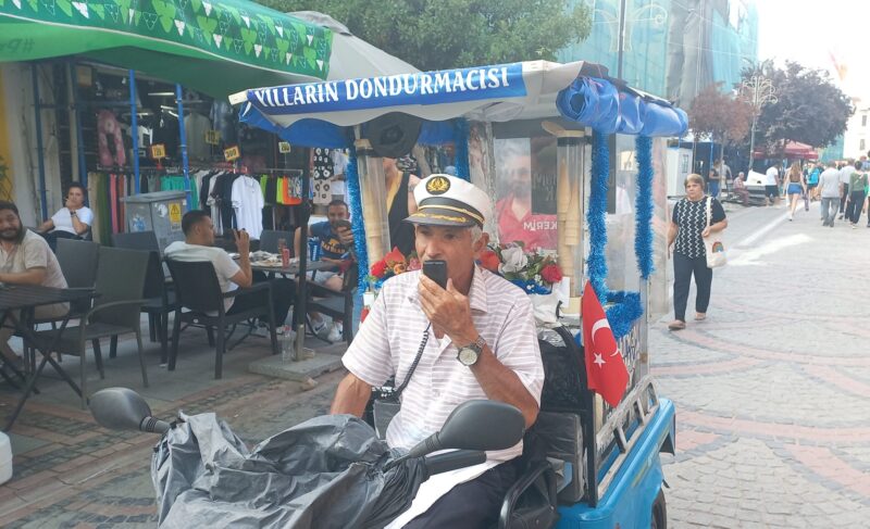 Edirne’de 70 yaşındaki Çetin Dada, nam-ı diğer “Dondurmacı Çetin Dede,”