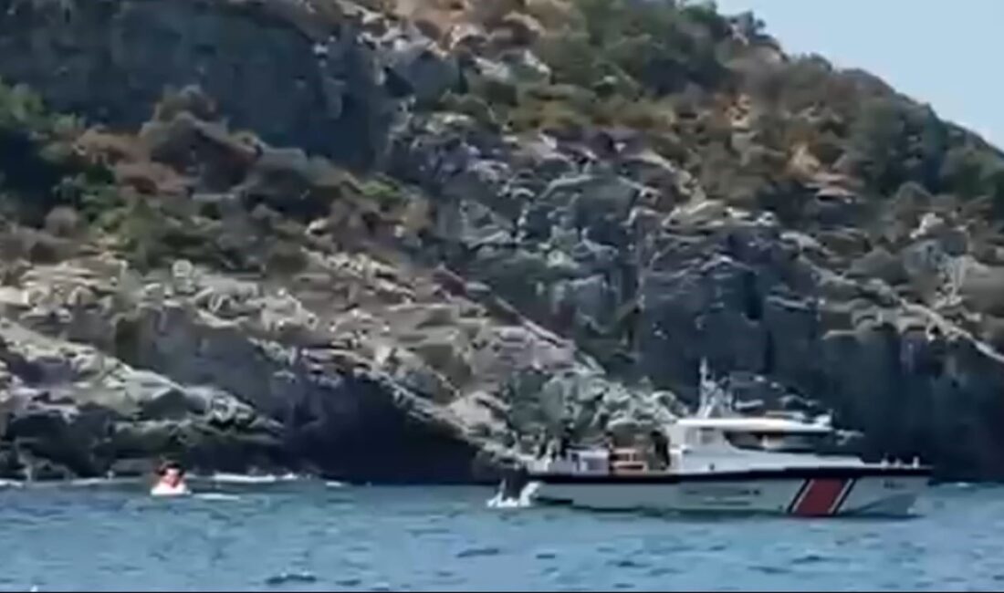 Aydın’ın Kuşadası ilçesinde, deniz yüzeyinde hareketsiz halde bulunan bir kişi