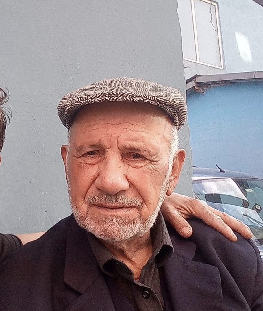 Sakarya'nın Akyazı ilçesinde baba ile kızının üçüncü kattaki evlerine çıkmak