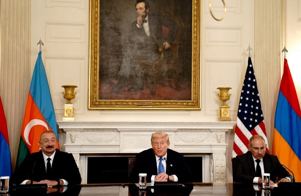 Washington'da bir araya gelen Azerbaycan Cumhurbaşkanı İlham Aliyev ve Ermenistan