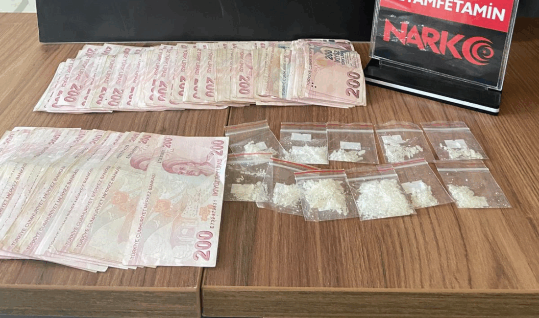 Kastamonu'da trafik ekiplerince durdurulan bir motosiklette yapılan aramada uyuşturucu madde