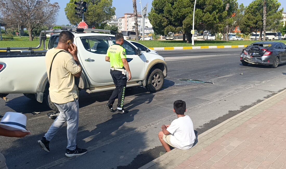 Antalya'nın Manavgat ilçesinde meydana gelen trafik kazasında bir kişi yaralanırken,