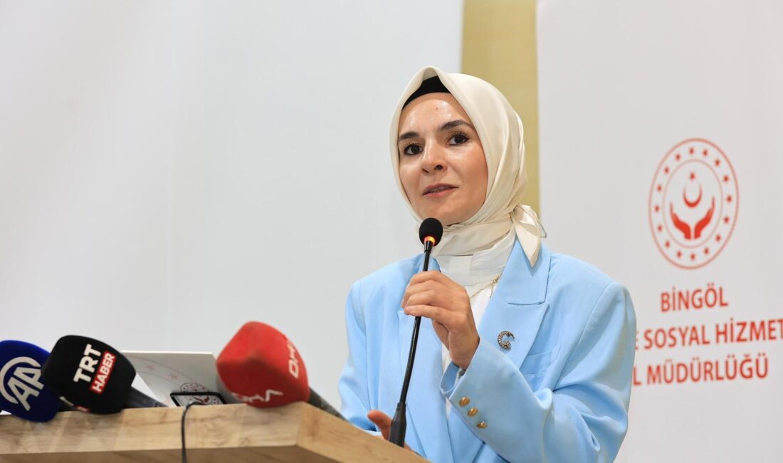 Aile ve Sosyal Hizmetler Bakanı Mahinur Özdemir Göktaş, Bingöl'de koruyucu