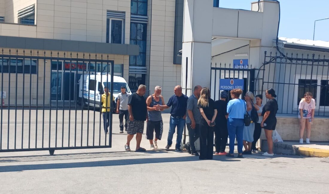 Antalya'nın Kepez ilçesinde, aralarında husumet bulunan iki genç arasında telefonla