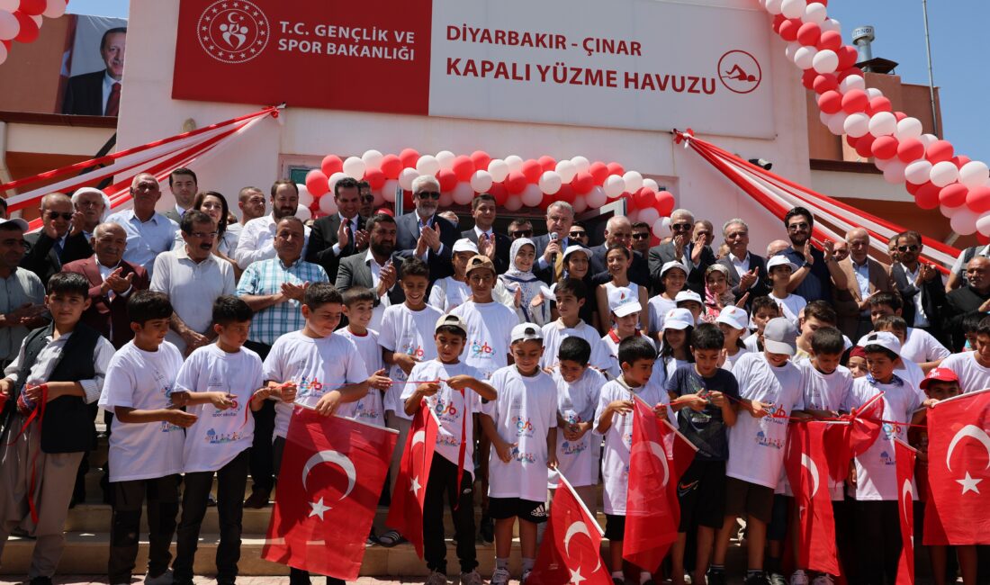 Gençlik ve Spor Bakanı Osman Aşkın Bak, Diyarbakır'da açılışı gerçekleştirilen
