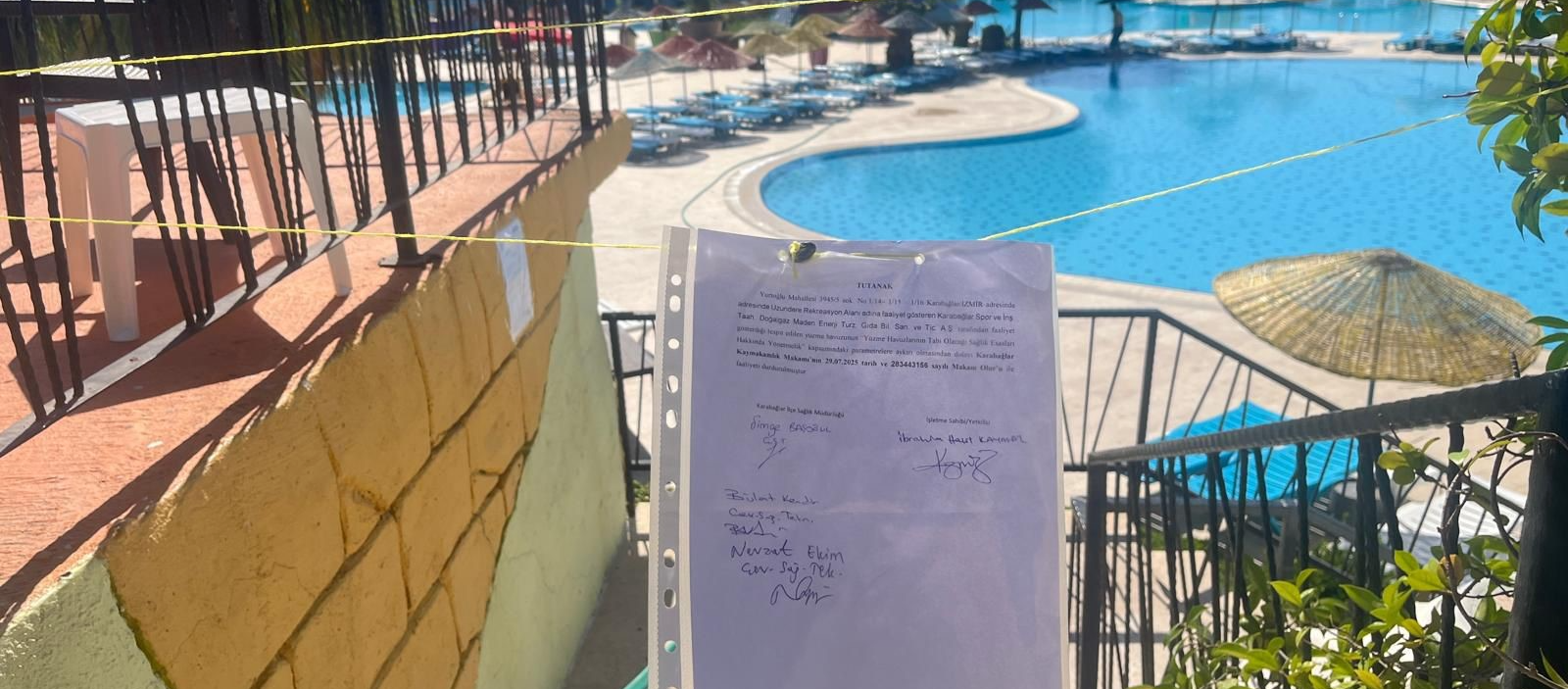 İzmir'in Karabağlar ilçesinde, hijyen koşullarına uygun bulunmadığı gerekçesiyle kapatılan bir