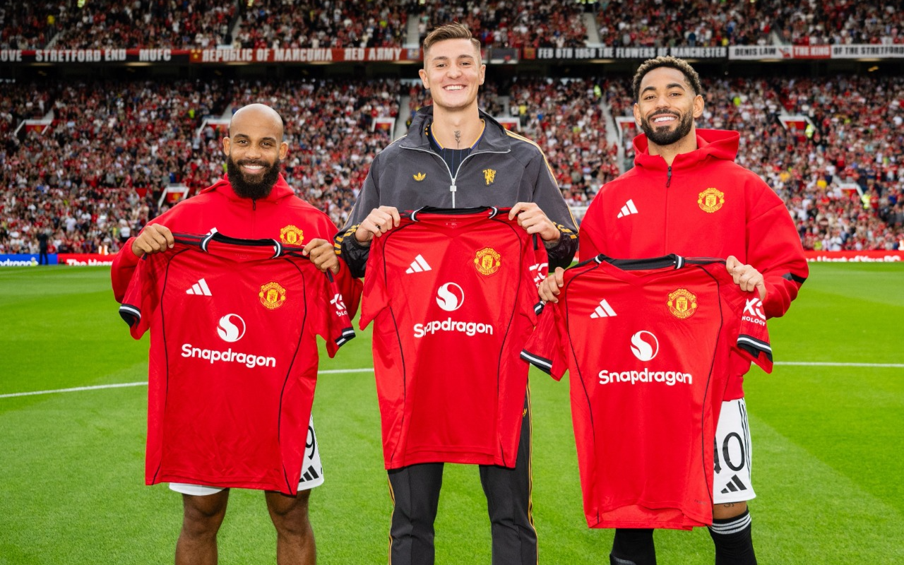 İngiltere Premier Lig'in köklü temsilcisi Manchester United, yeni sezon öncesi