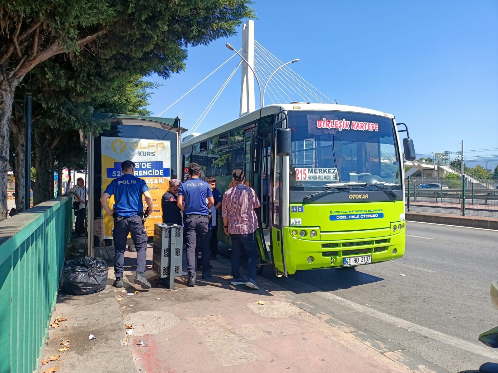 Kocaeli İzmit'te bir halk otobüsü şoförü, yolcusuyla yaşadığı tartışmanın ardından