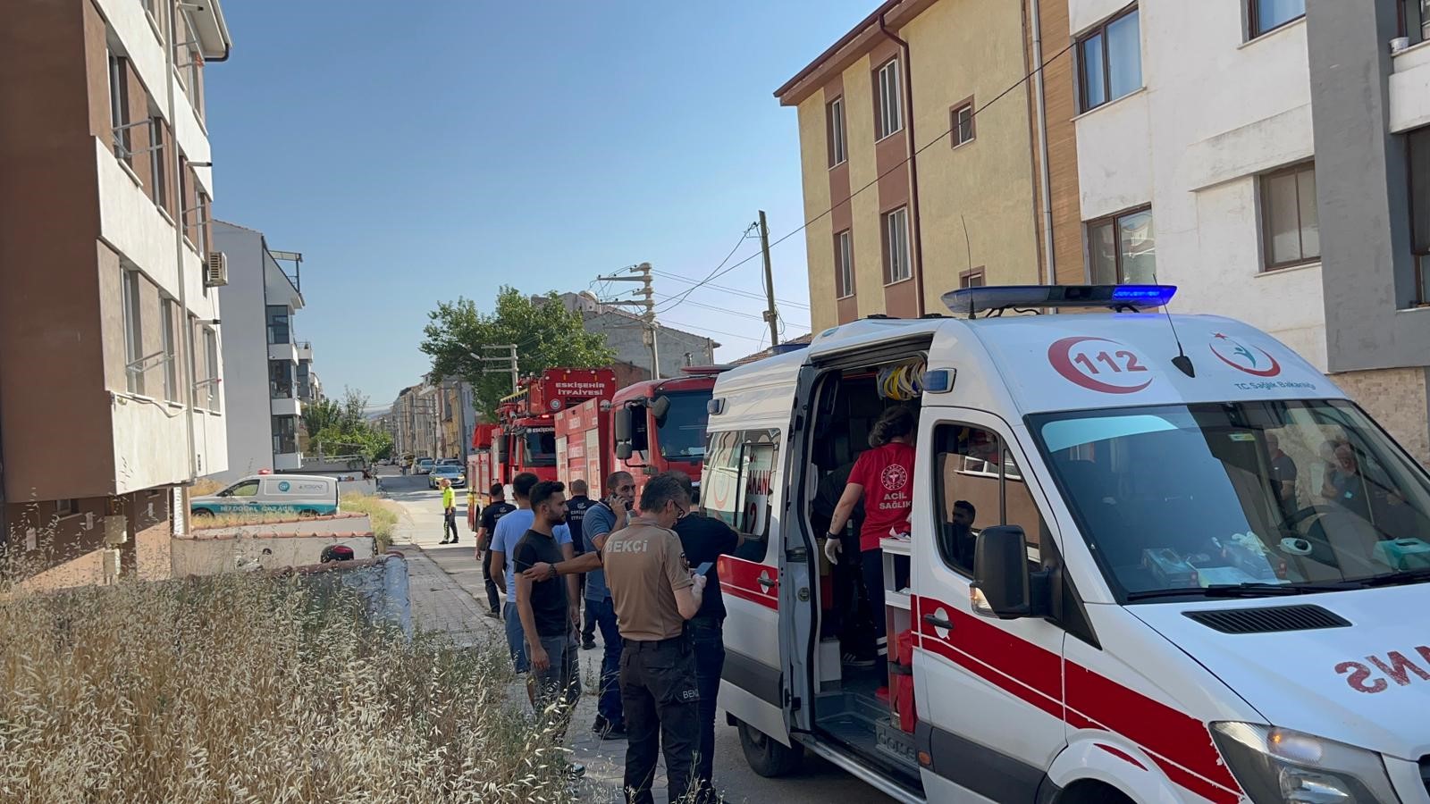 Eskişehir'in Tepebaşı ilçesinde, tek başına yaşadığı apartman dairesinde çıkan yangında