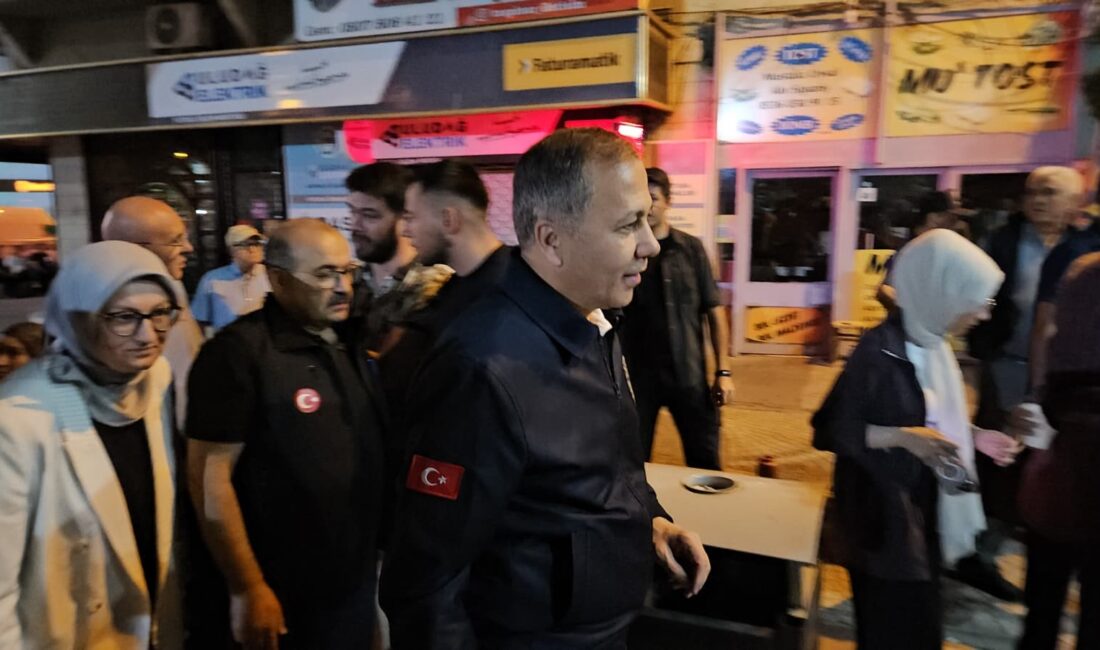 Balıkesir'in Sındırgı ilçesinde meydana gelen 6.1 büyüklüğündeki depremin ardından bölgeye
