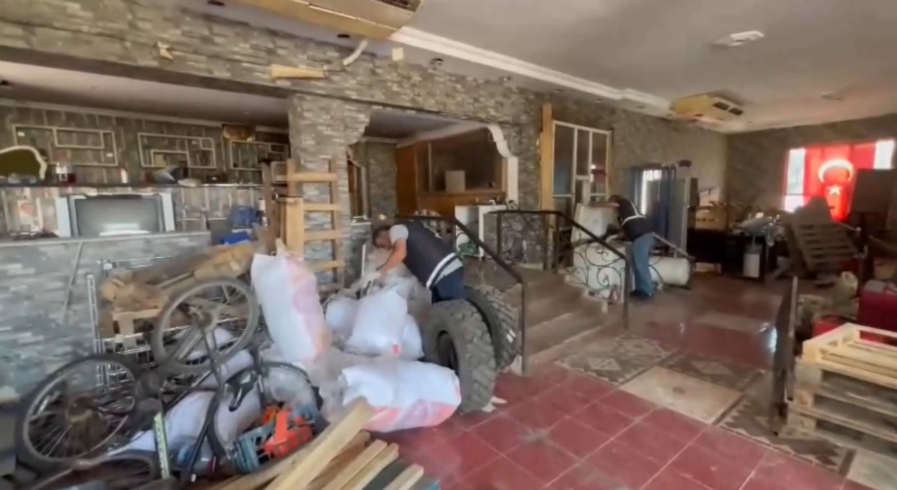 Edirne'deki Kapıkule Sınır Kapısı'nda gerçekleştirilen başarılı bir operasyonla, boya kutularına