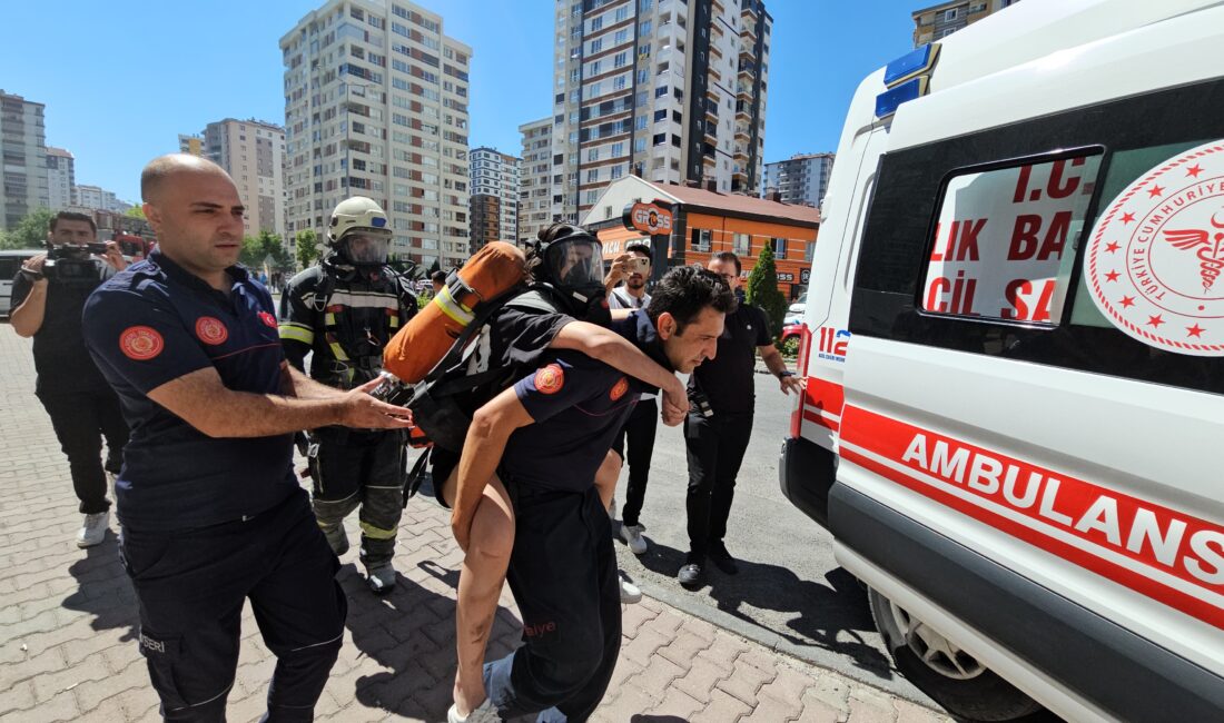 Kayseri'nin Talas ilçesinde çok katlı bir binanın 13. katında çıkan