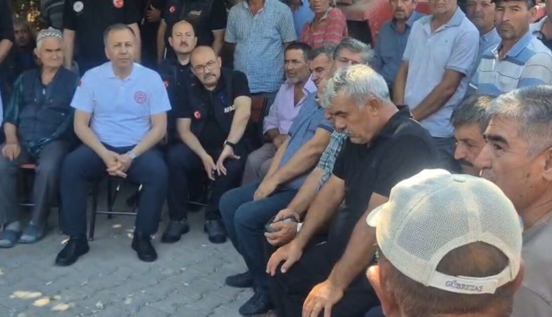 Balıkesir'in Sındırgı ilçesinde meydana gelen 6.1 büyüklüğündeki deprem sonrası İçişleri