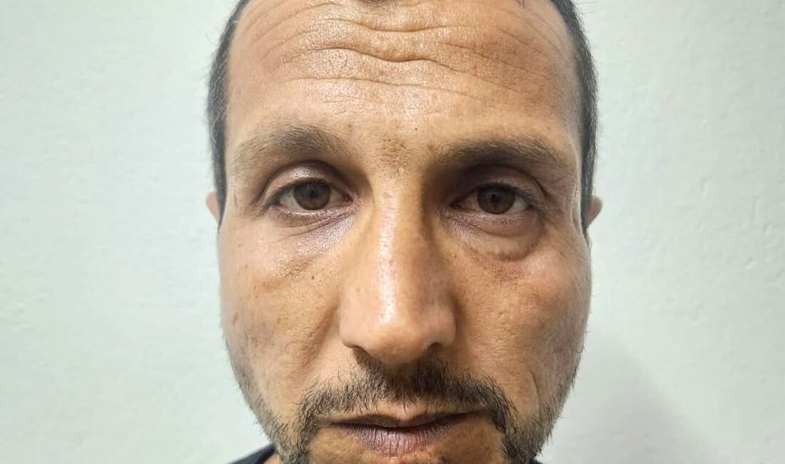 İzmir'in Seferihisar ilçesinde bir tarlada gömülü halde bulunan cesedin, yaklaşık