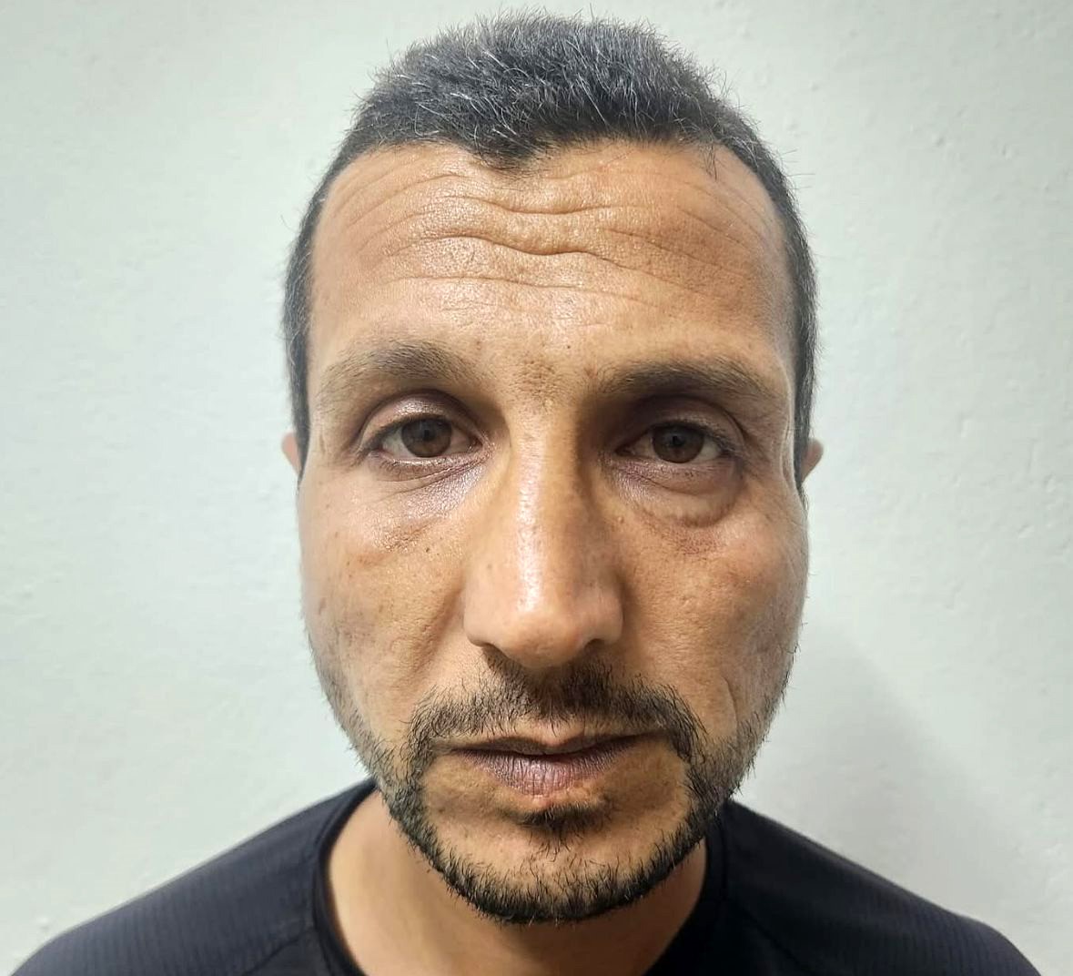 İzmir'in Seferihisar ilçesinde bir tarlada gömülü halde bulunan cesedin, yaklaşık