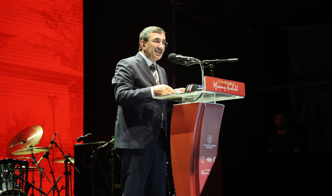 Nevşehir'in Hacıbektaş ilçesinde düzenlenen Hacı Bektaş-ı Veli'yi anma törenine katılan