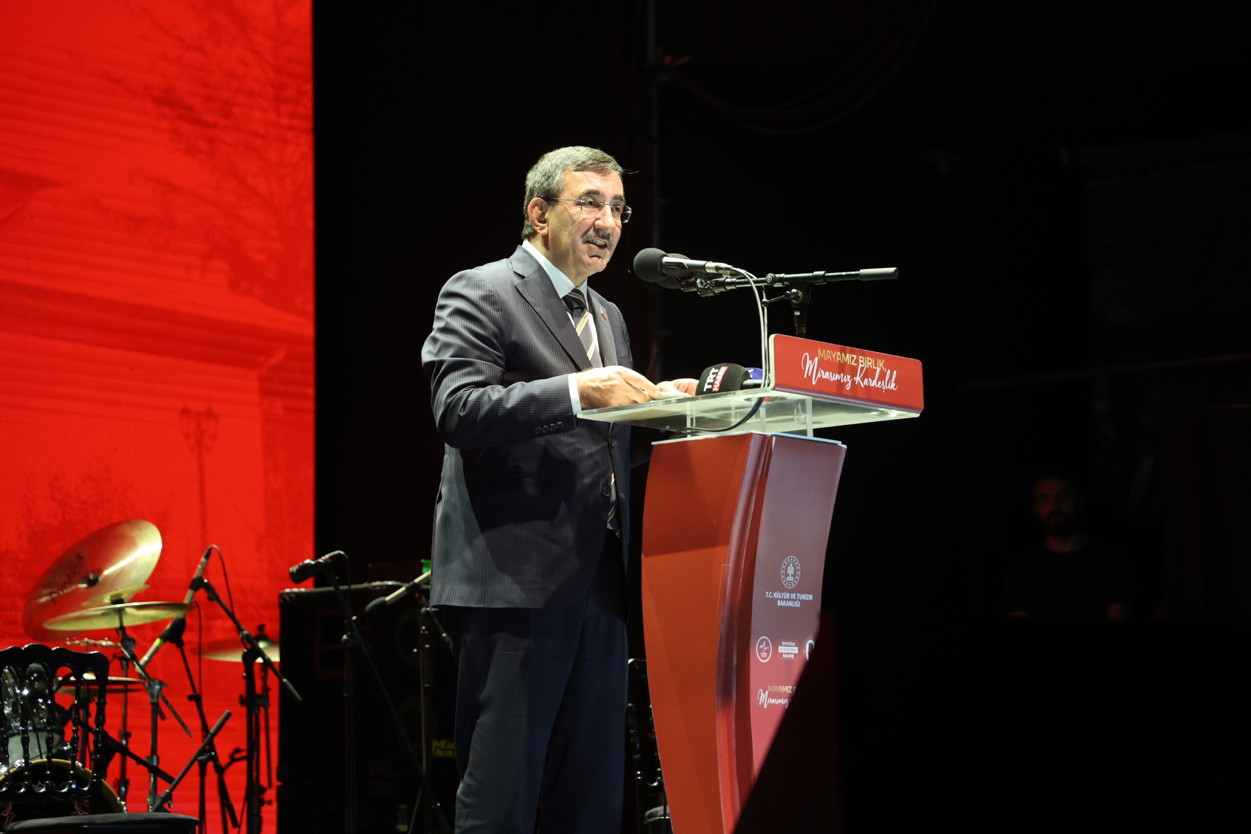 Nevşehir'in Hacıbektaş ilçesinde düzenlenen Hacı Bektaş-ı Veli'yi anma törenine katılan