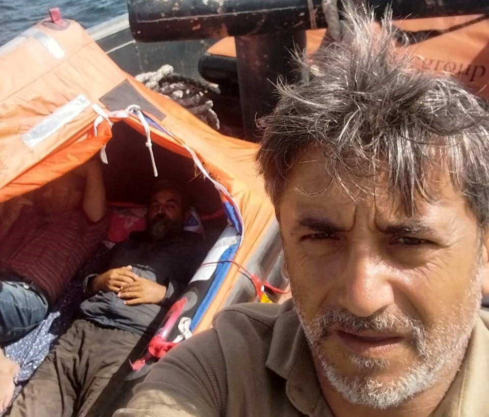 Yabancı bayraklı bir gemide görev yapan Sinoplu kaptan ve iki