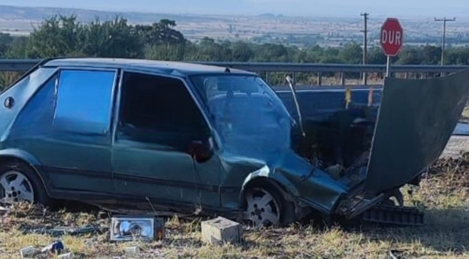 Denizli'nin Serinhisar ilçesinde meydana gelen trafik kazasında kontrolden çıkan otomobilin