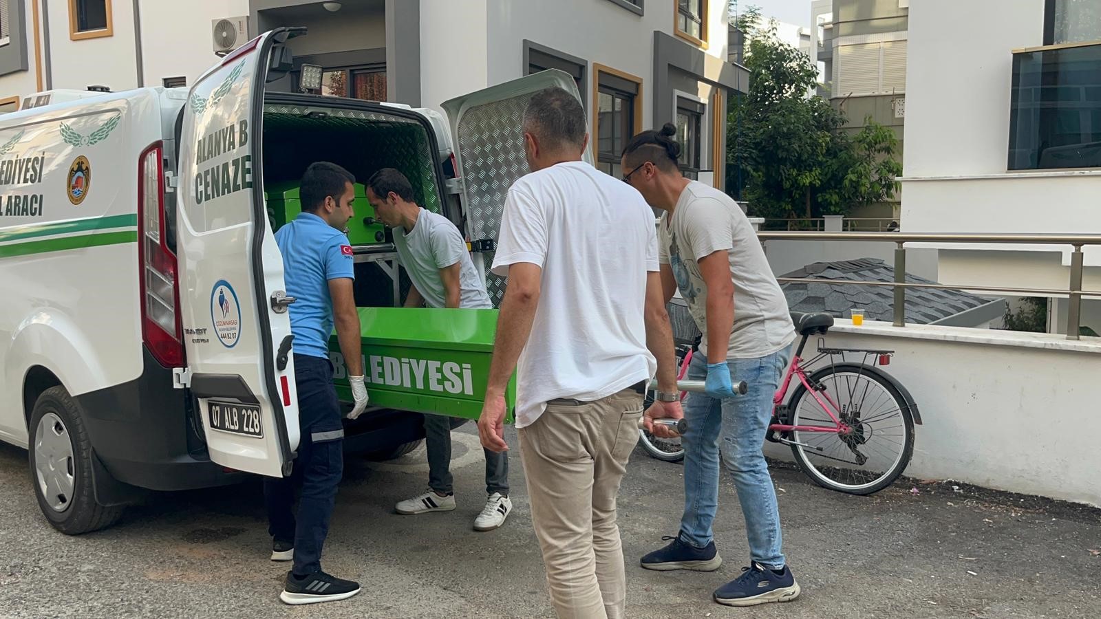 Antalya'nın Alanya ilçesinde, kiraladığı evde cinayet işlediğini emlakçıya bildiren bir