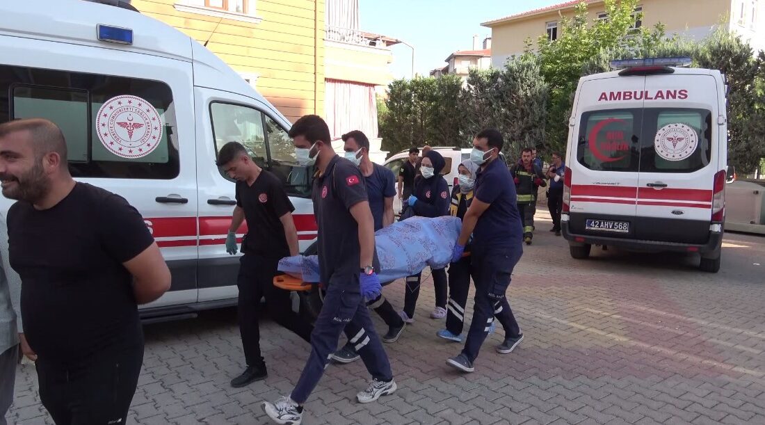 Konya'da kötü koku ihbarı üzerine harekete geçen ekipler, girdikleri evde