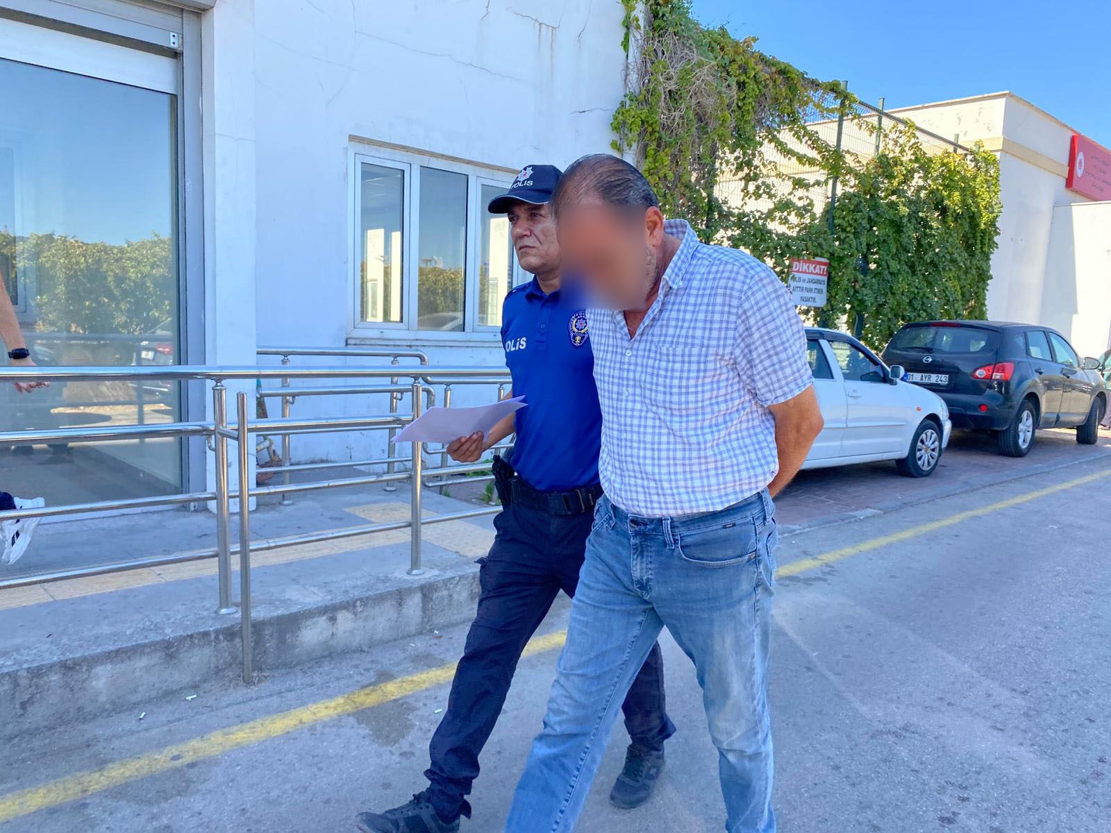 Adana'da 1 kişinin öldüğü kazaya sebep olan taksi sürücüsü tutuklandı. Sürücünün