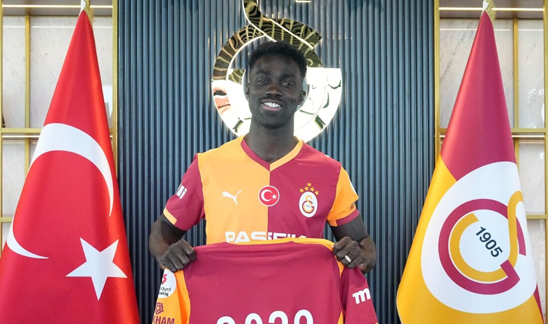 İstanbul ekibi Galatasaray, Kolombiyalı tecrübeli stoper Davinson Sanchez'in sözleşmesinin 2028-2029