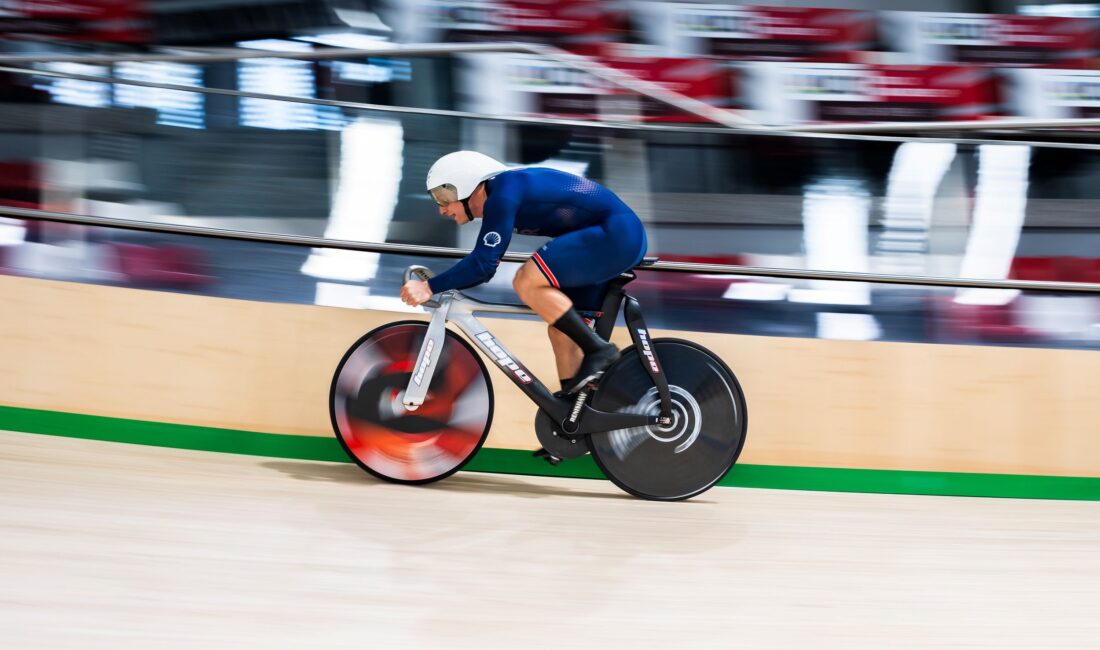 İngiliz bisikletçi Matthew Richardson, Konya Velodromu'nda art arda iki gün