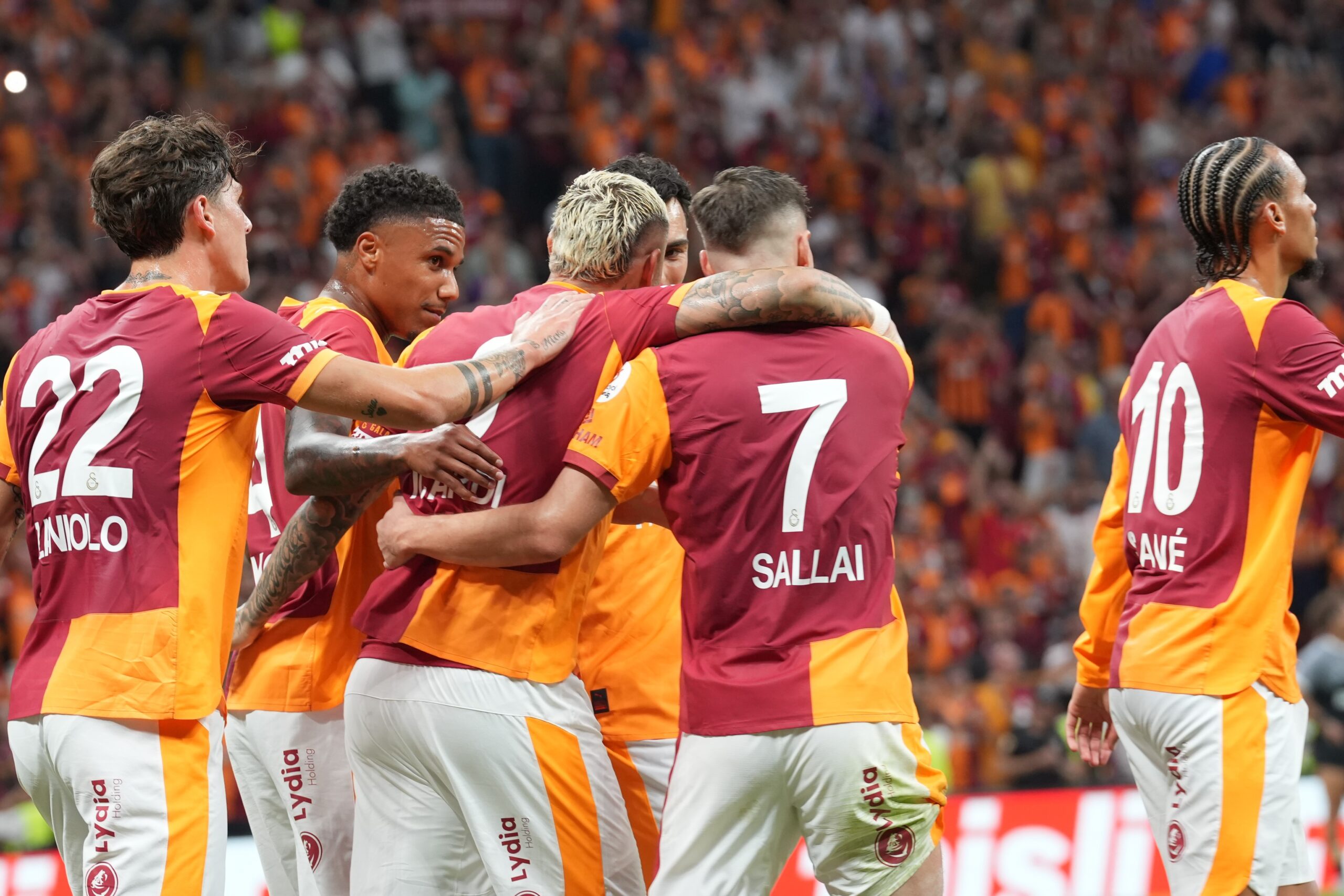 Trendyol Süper Lig'in ikinci haftasında Fatih Karagümrük'ü 3-0 mağlup eden