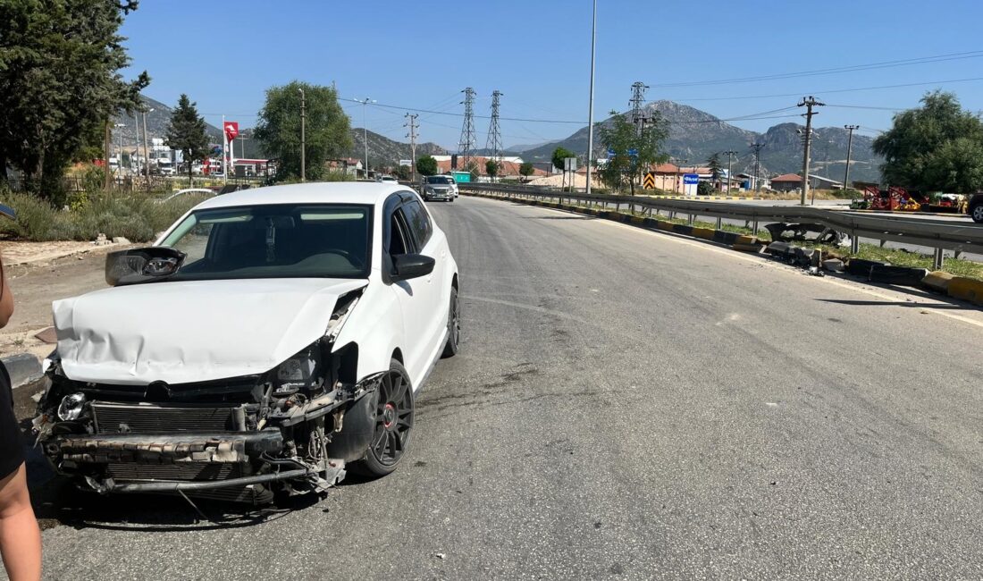 Isparta'nın Eğirdir ilçesinde, sürücüsünün direksiyon hakimiyetini kaybettiği bir otomobilin virajı
