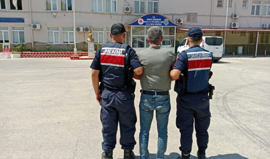 Aydın'ın Nazilli ilçesinde, jandarma ekipleri tarafından uyuşturucu satıcılarına yönelik gerçekleştirilen