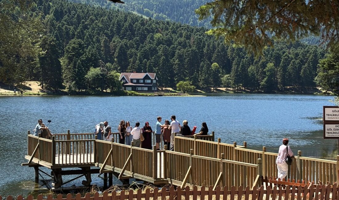 Bolu'da hafta sonu etkili olan sıcak hava dalgasından korunmak isteyen