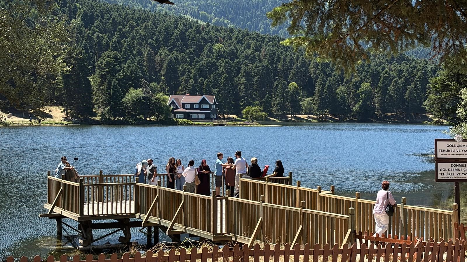 Bolu'da hafta sonu etkili olan sıcak hava dalgasından korunmak isteyen