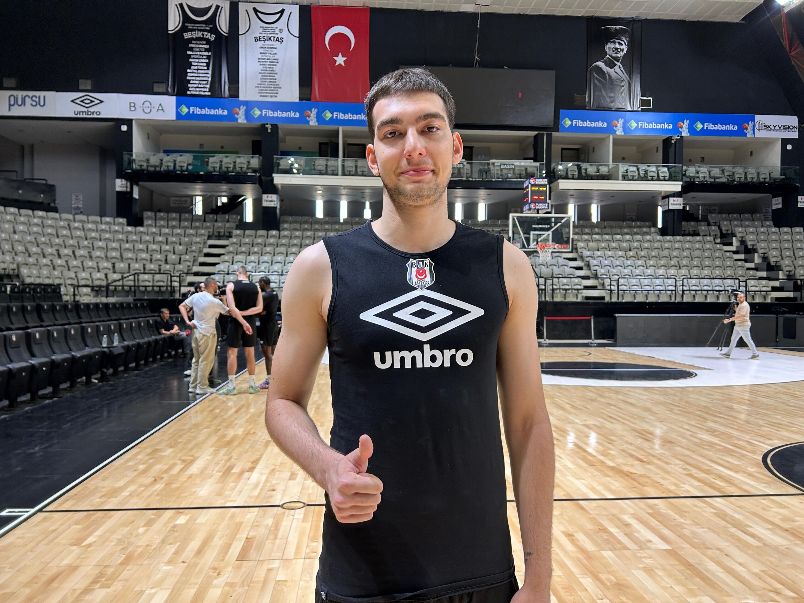 Beşiktaş Erkek Basketbol Takımı'nın genç oyuncusu Yağız Aksu, İstanbul'da yaptığı