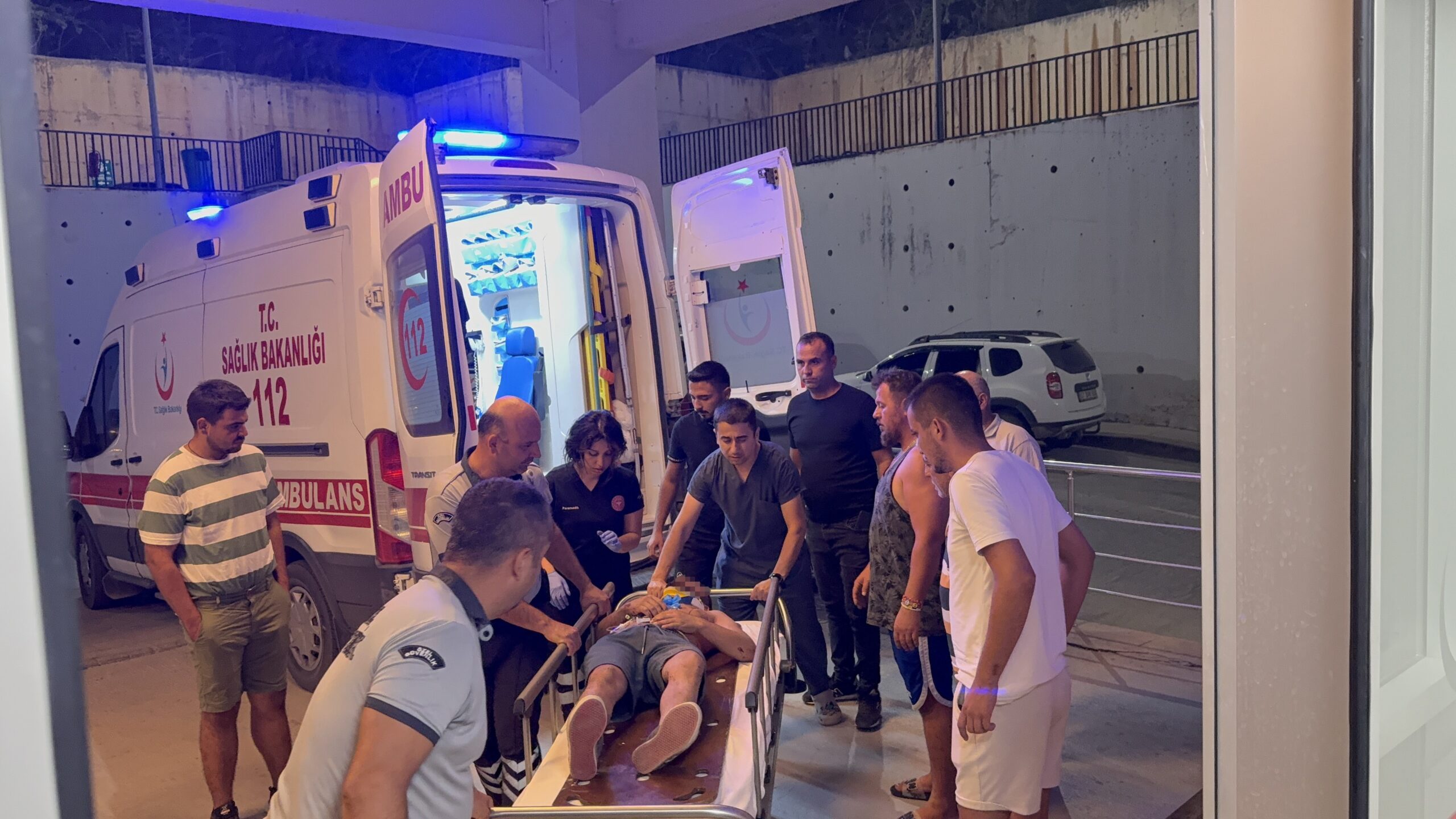Antalya'nın Gazipaşa ilçesinde, sürücüsünün kontrolünü kaybettiği bir otomobilin yayla yolunda