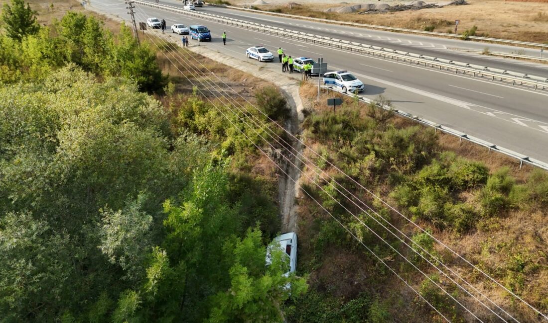 Sinop'ta, polis ekiplerinin 'dur' ihtarına uymayarak kaçan bir otomobilin karıştığı