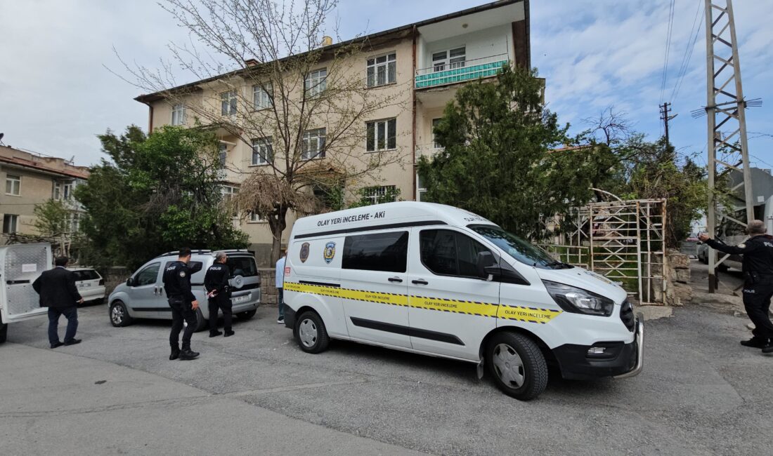 Kayseri’de babasını bıçaklayarak öldüren sanık hakim karşısına çıktı. Mahkemede savunma