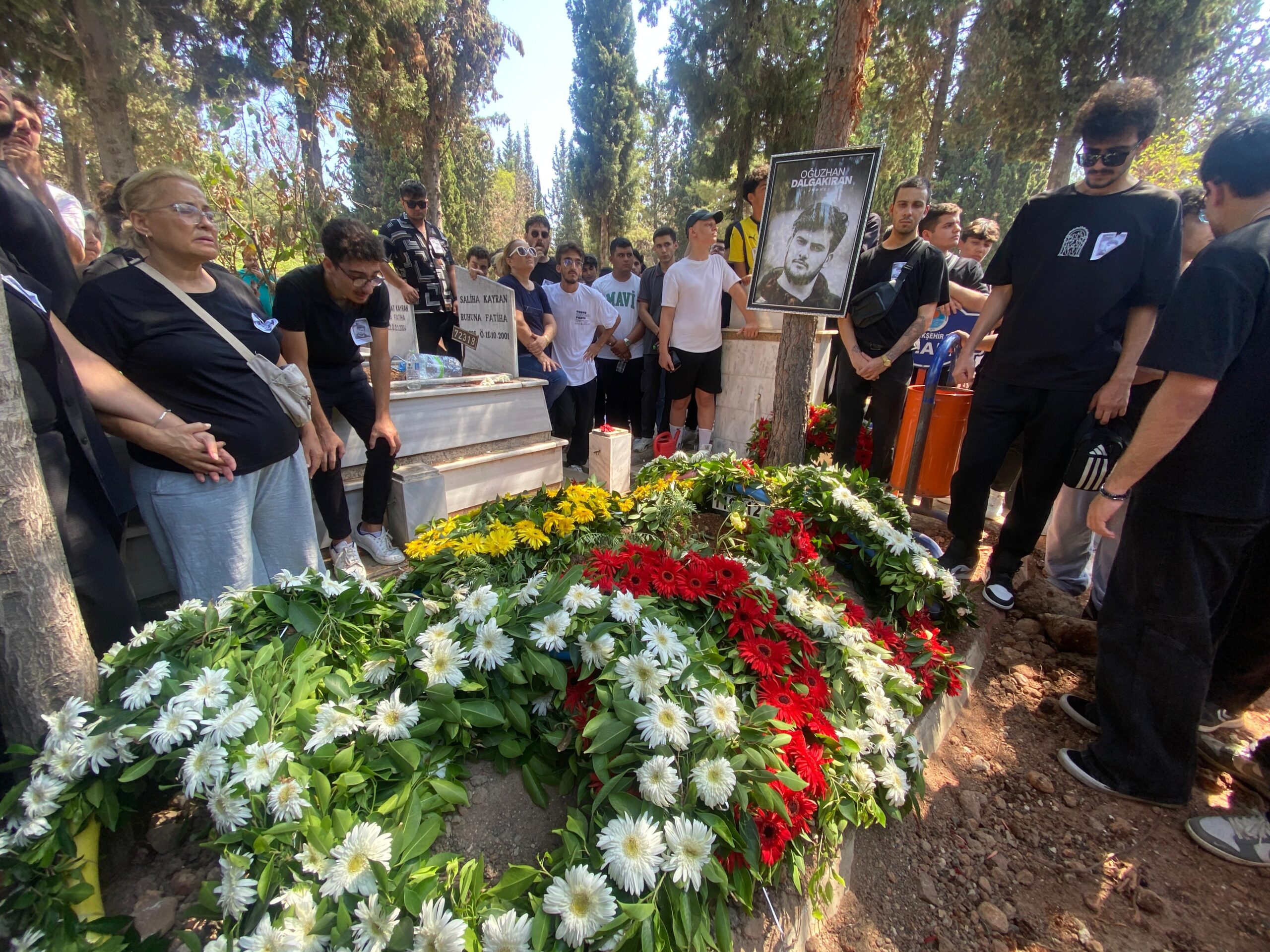 Ankara'da yaşadığı binanın balkonundan düşerek hayatını kaybeden ve 'Jrokez' lakabıyla