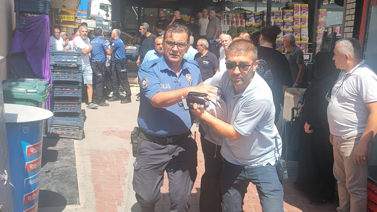 Karabük'te bir kuyumcu dükkanına kurusıkı tabancayla giren şüpheli, soygun girişiminde