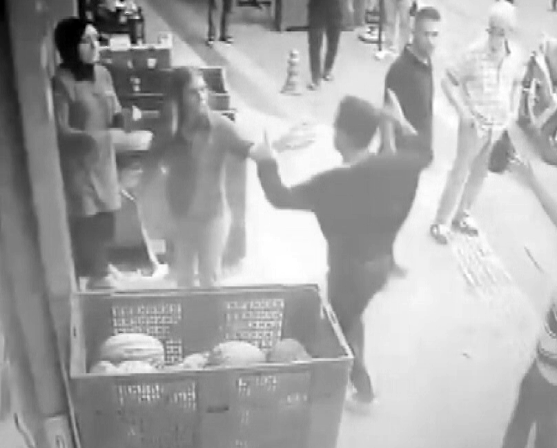 Yalova'da bir şahıs, market çalışanı olan eski kız arkadaşına iş