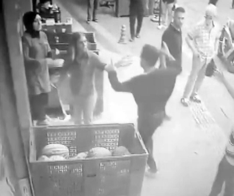 Yalova'da bir şahıs, market çalışanı olan eski kız arkadaşına iş