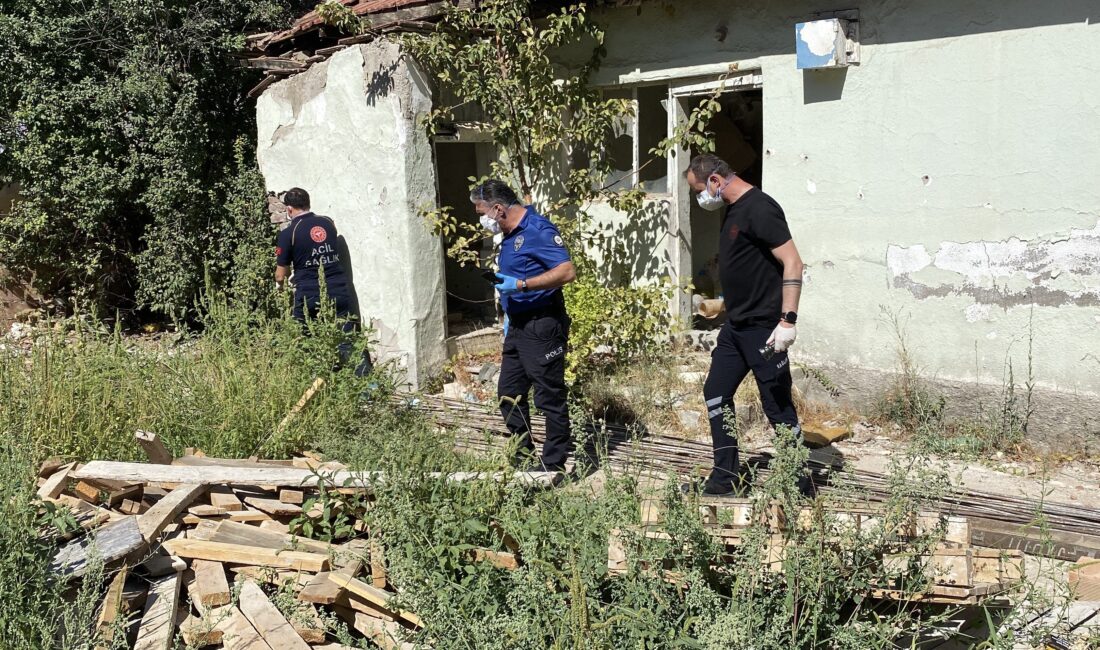 Eskişehir'de, mahallede oyun oynayan bir grup çocuk, girdikleri terk edilmiş