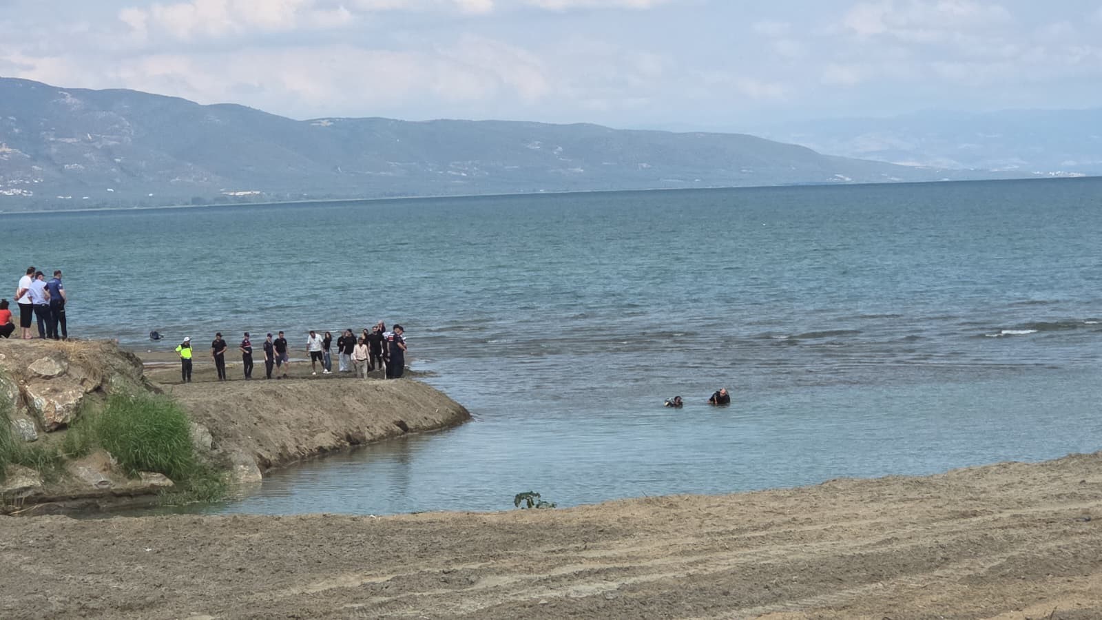 Bursa'nın Orhangazi ilçesinde, ailesiyle birlikte piknik yapmak için geldiği İznik