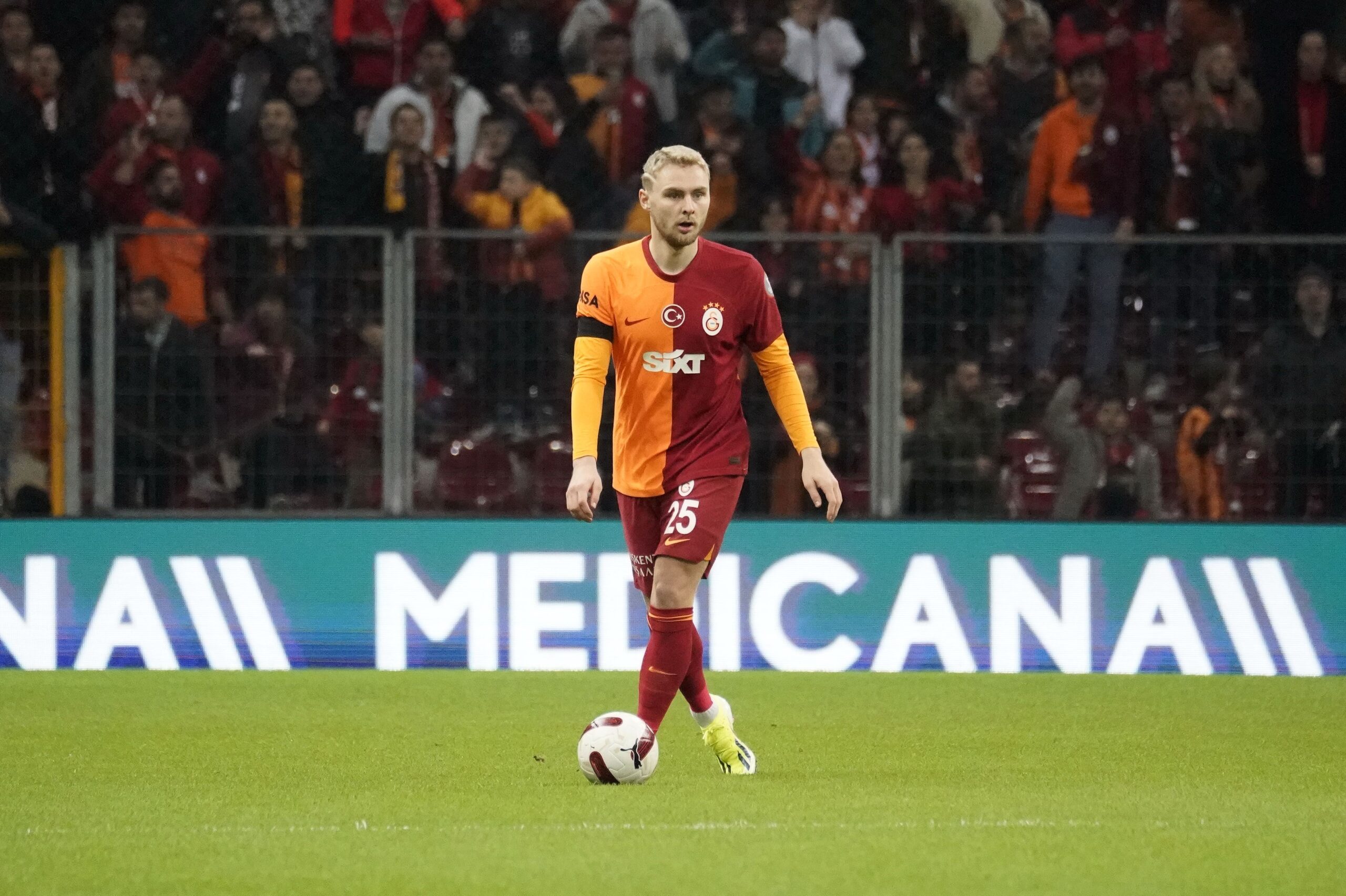 İstanbul merkezli spor kulübü Galatasaray, profesyonel futbolcusu Victor Nelsson'un 2025-2026