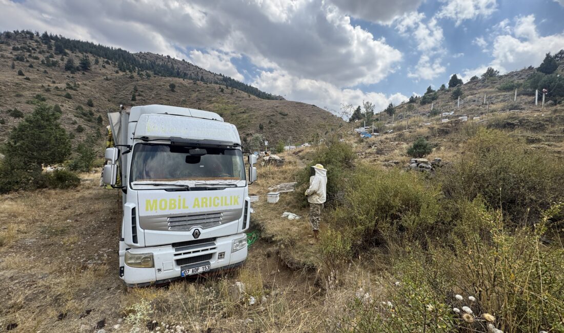 Antalya’nın Manavgat ilçesinde yaşayan bal üreticisi Hüseyin Tepe, geliştirdiği “mobil