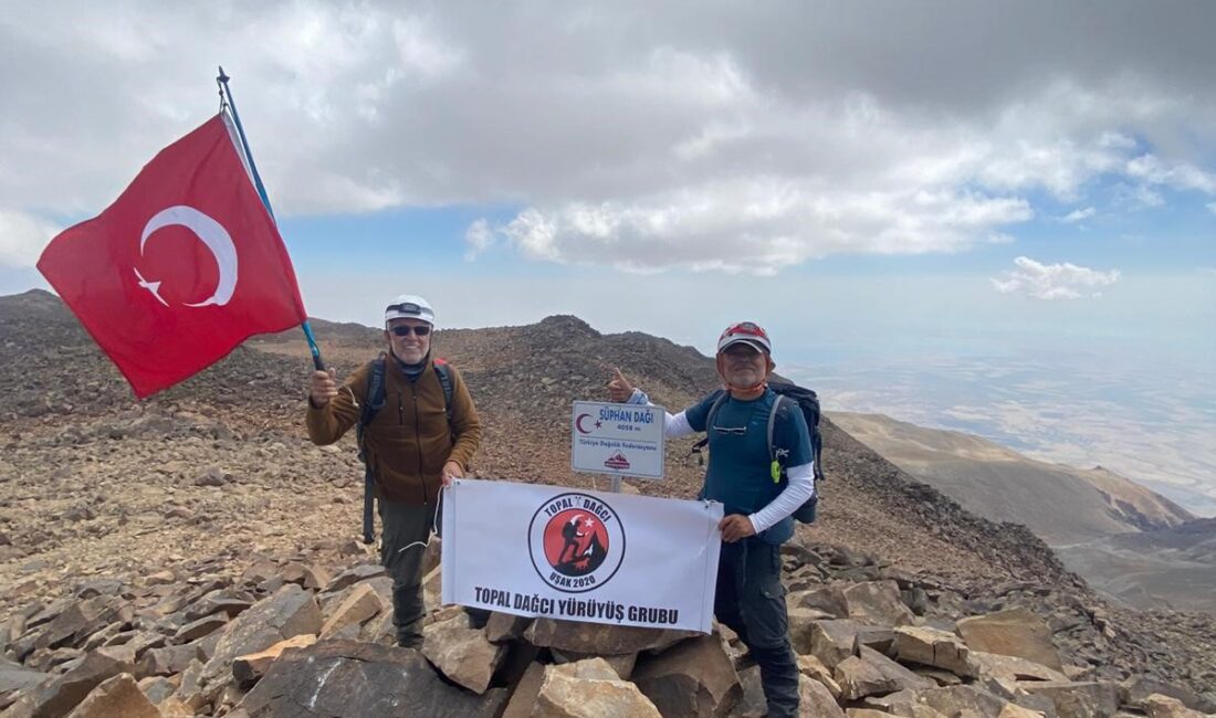 Uşak’tan yola çıkan bir grup doğa ve dağcılık tutkunu, Malazgirt