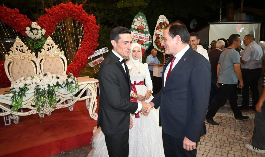 Afyonkarahisar'ın Çay ilçesi Kaymakamı Hasan Hüsnü Türker, Çay Sosyal Yardımlaşma
