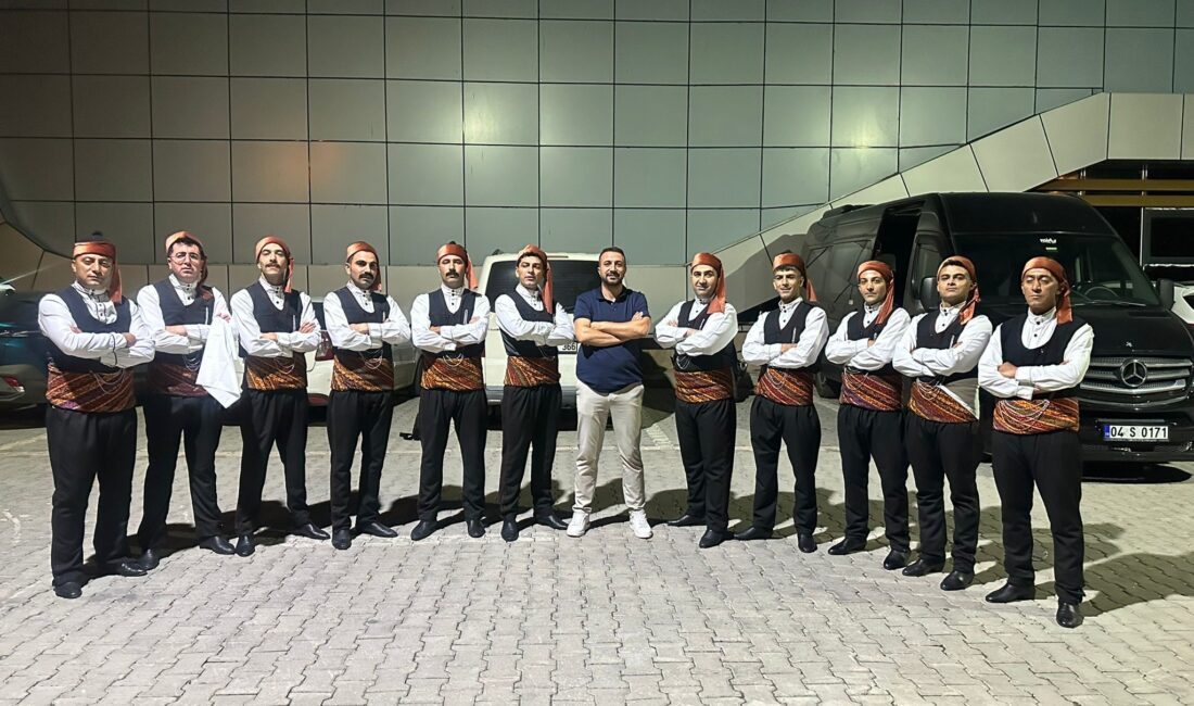 Afyonkarahisar'da 23 Ağustos'ta düzenlenen Türkiye Halk Oyunları Federasyonu Büyükler Düzenlemesiz